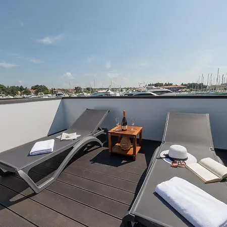 Sea La Vie Luxury Floating House Novigrad - Jacuzzi Διαμέρισμα *
