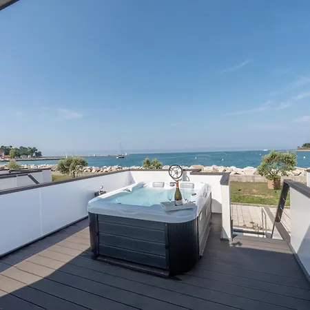 Sea La Vie Luxury Floating House Novigrad - Jacuzzi